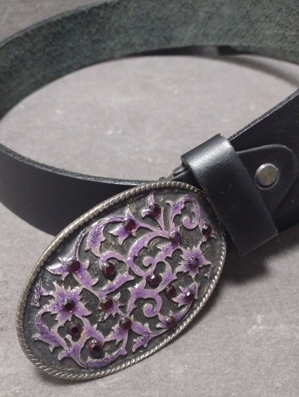 Italy Black Leather Wms L Belt with Purple Floral Oval Buckle 1.5 " Wide